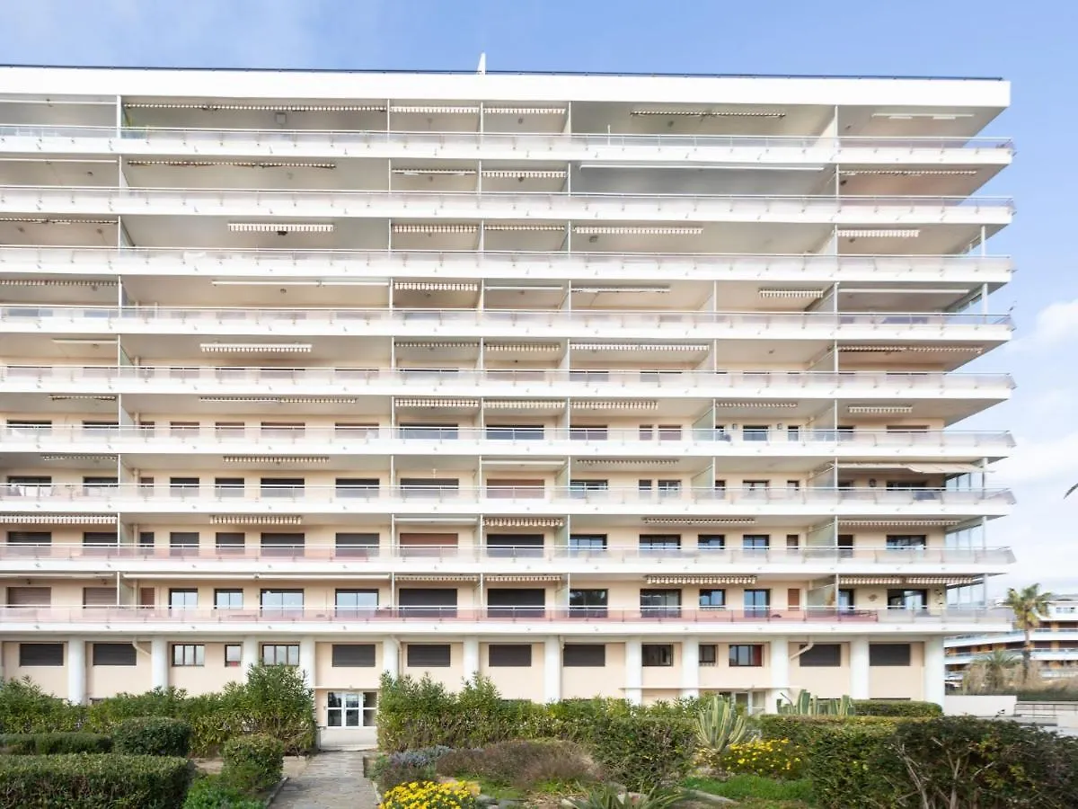 Apartment Studio Le Grand Large-4 By Interhome Le Lavandou