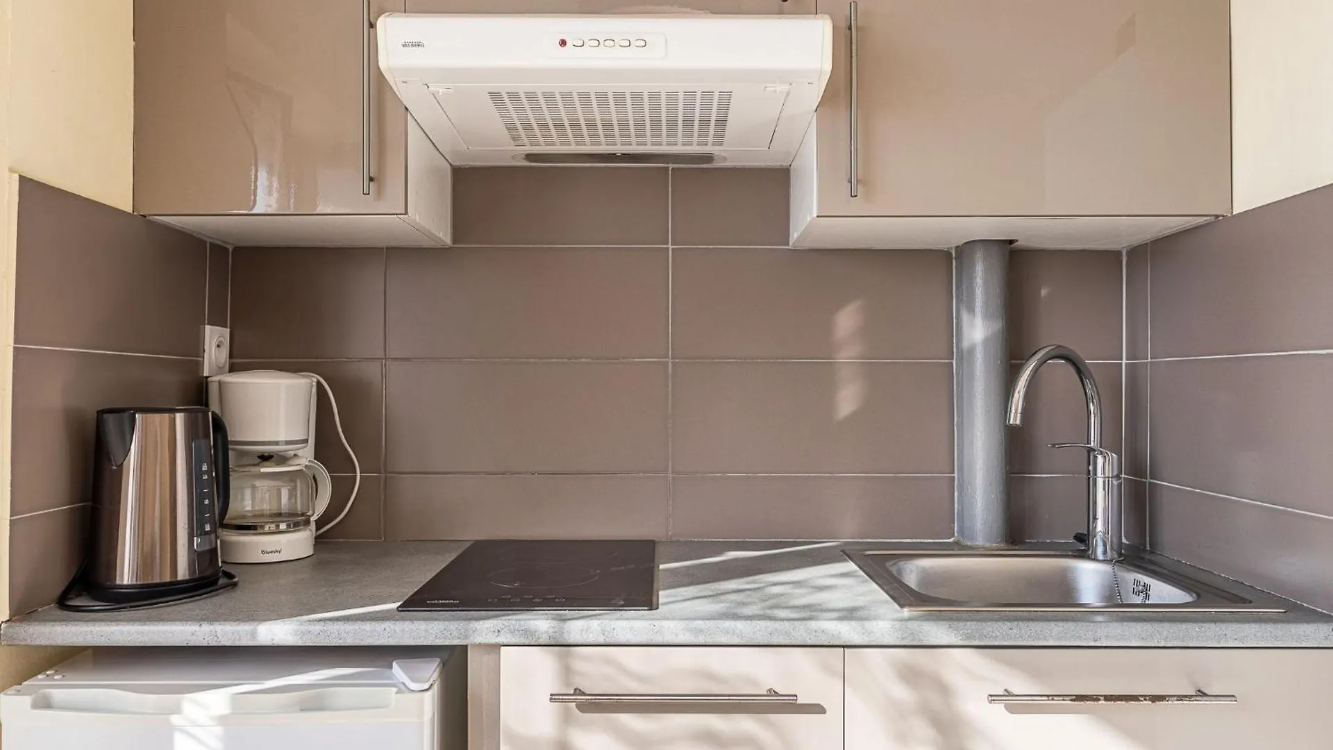 Studio Le Grand Large-4 By Interhome Le Lavandou France