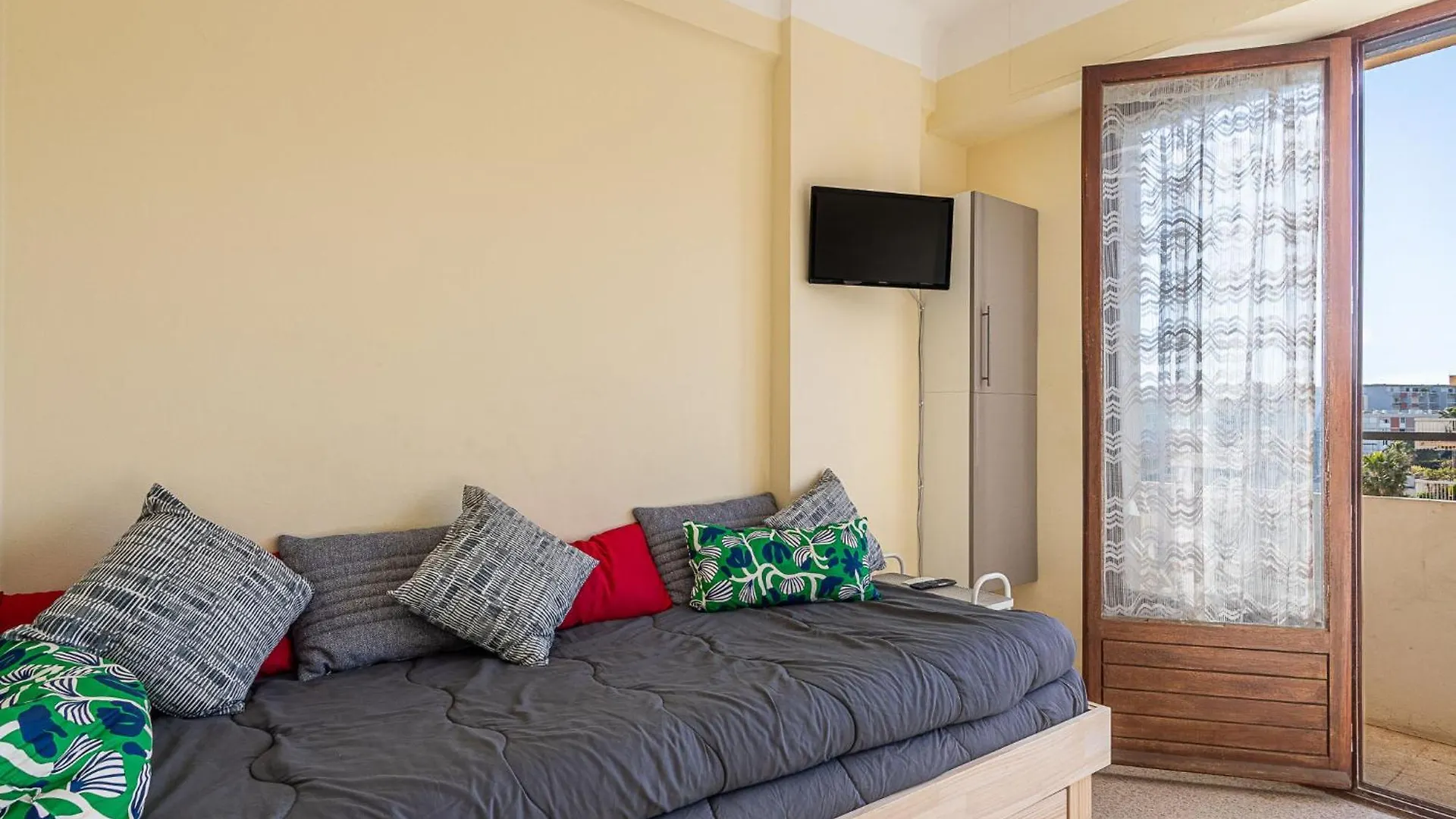 Apartment Studio Le Grand Large-4 By Interhome Le Lavandou